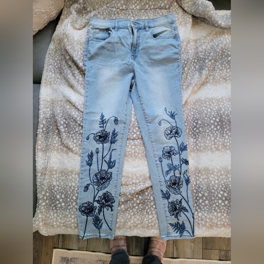 DG2 Embroidered Light Wash Jeans Women Size 10